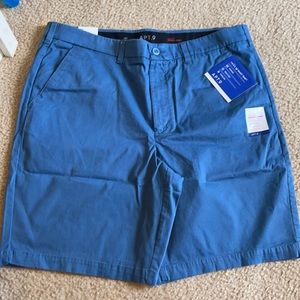 40. Men’s Apt 9 shorts. NWT.
